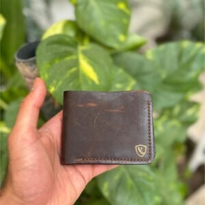 Leather bifold wallet in vintage pullup leather