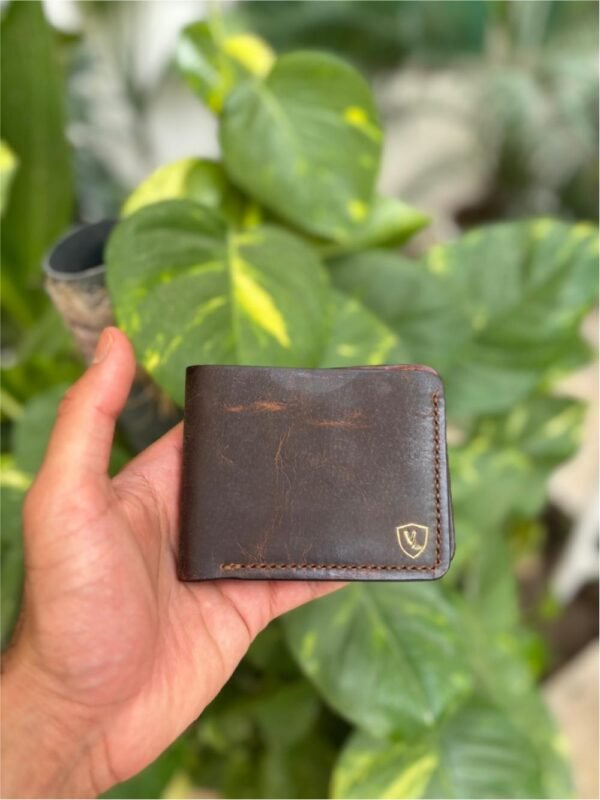 Leather bifold wallet in vintage pullup leather